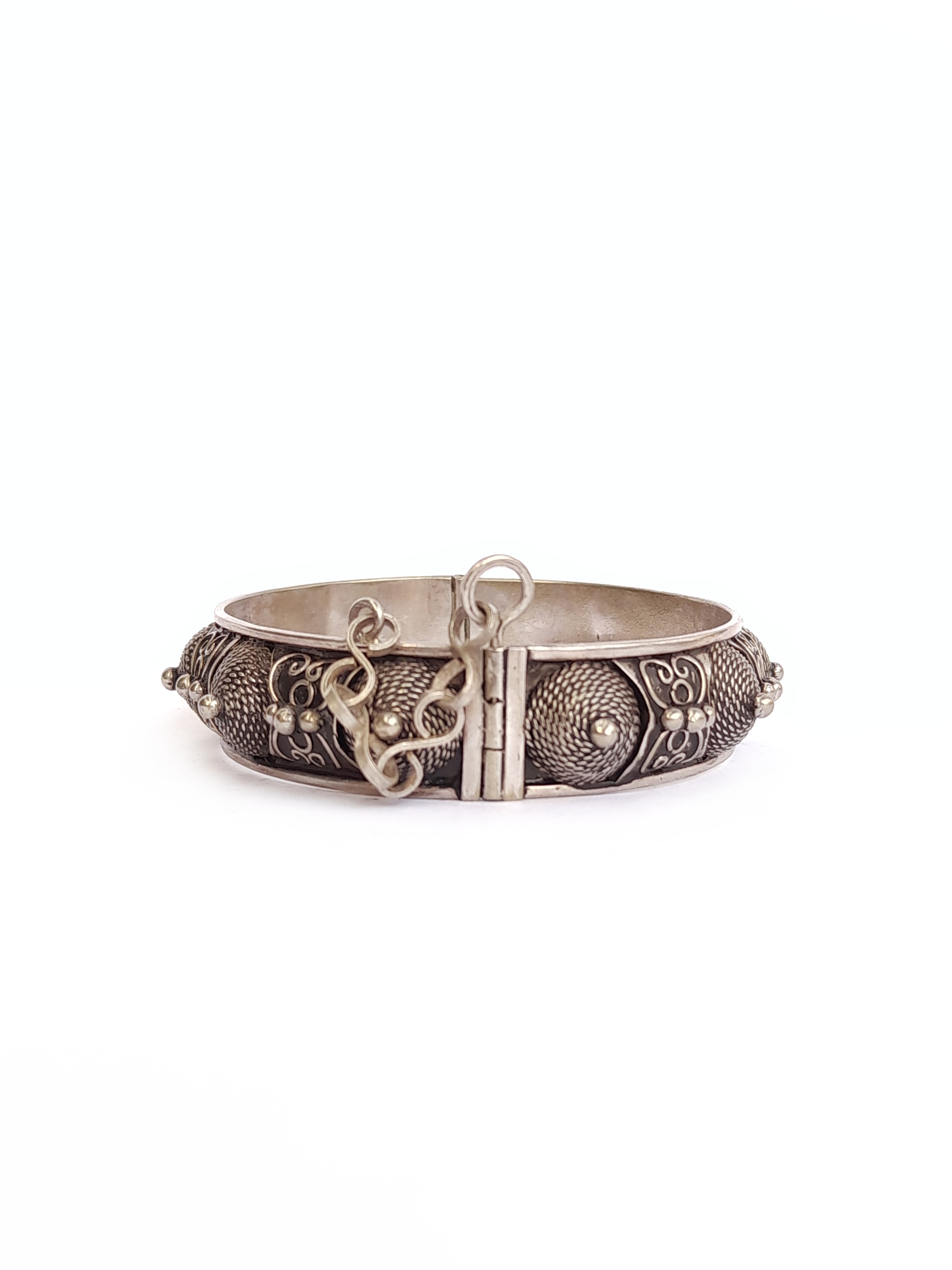 Antique Moroccan silver bracelet. Antique silver cuff bracelet from Tafraoute Morocco, handmade by the Amazigh (Berber) people. Estimated from the beginning of the previous century.