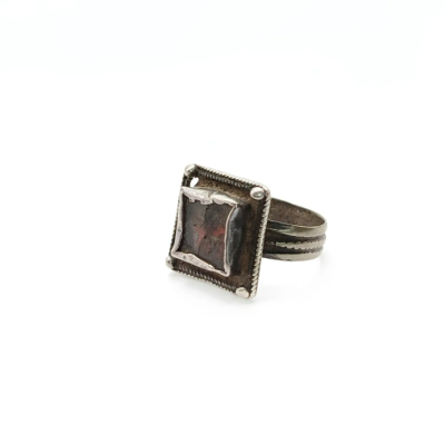 Very old Berber ring, ancient Amazigh ring from Morocco. Square silver setting, with square glass gem