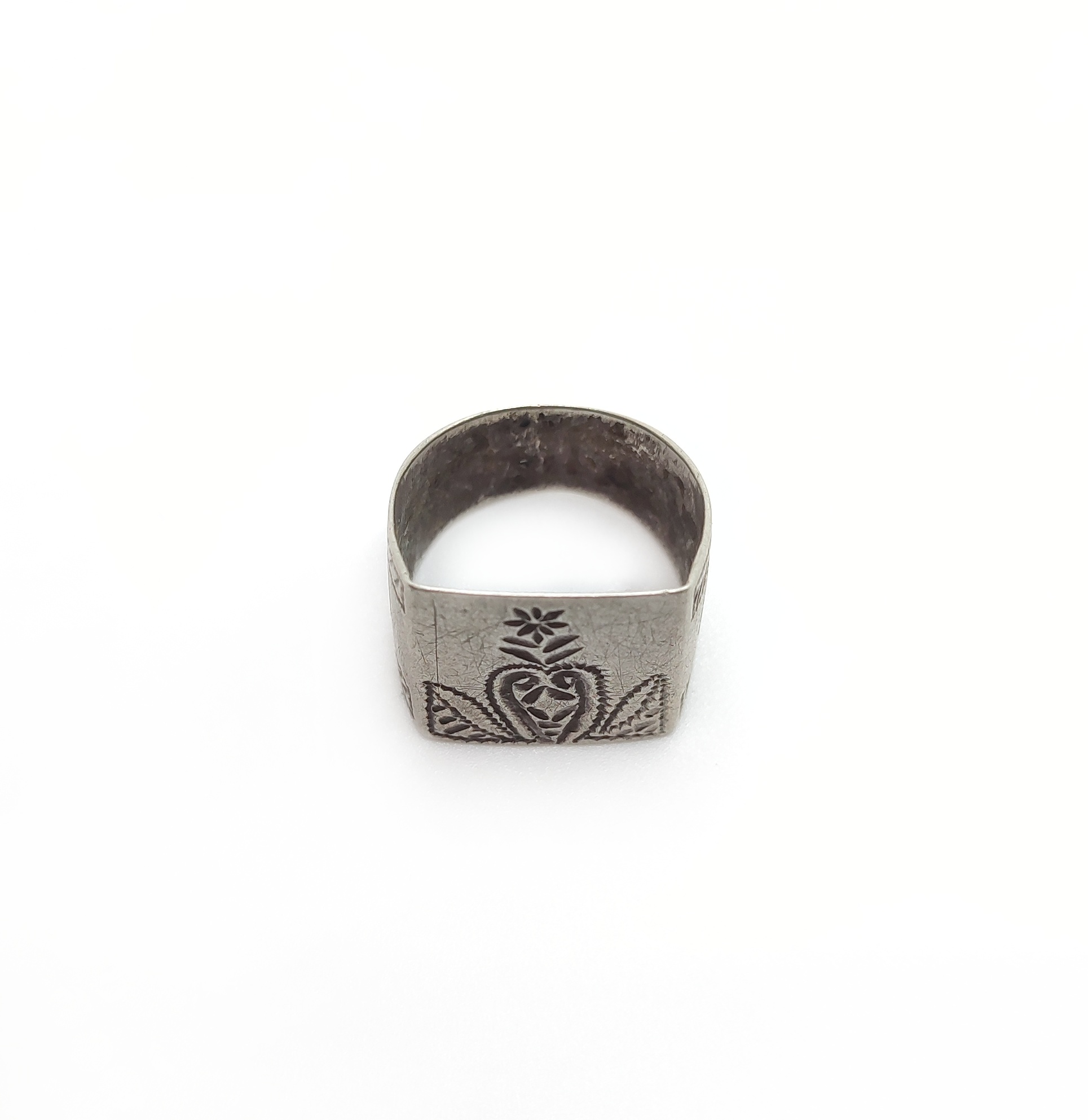Chiseled silver Amazigh square shaped ring size 8.5, antique Moroccan silver ring - Image 7