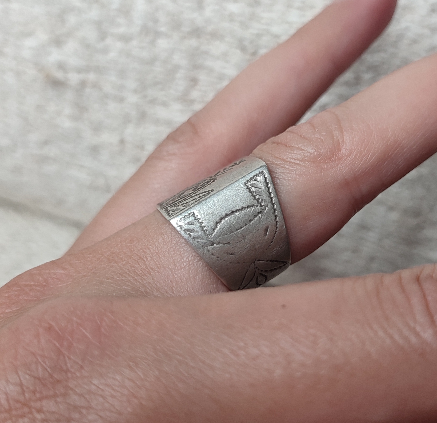 Chiseled silver Amazigh square shaped ring size 8.5, antique Moroccan silver ring - Image 9